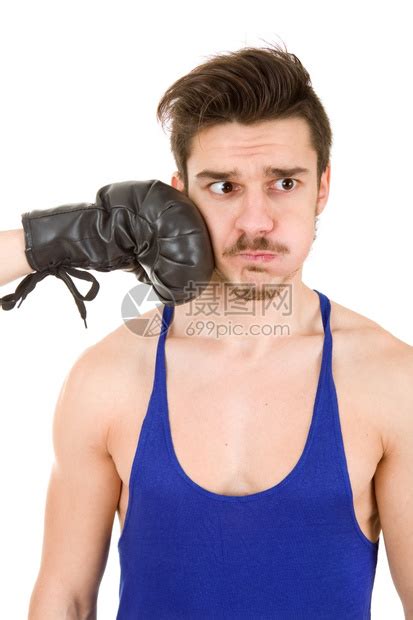 男人用黑拳手套打一孤立在白色背景上高清图片下载-正版图片303828400-摄图网