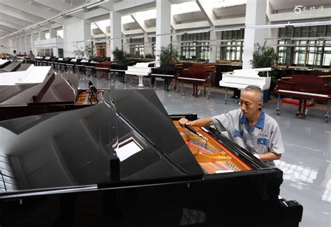 这家中国制造钢琴厂历经70年改制如今远销全球27个国家 - 图说世界 - 龙腾网