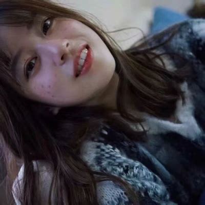 搞怪甜美女生头像真人