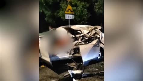 江苏常州一男子驾车与路人及小客车相撞致2死6伤_凤凰网视频_凤凰网