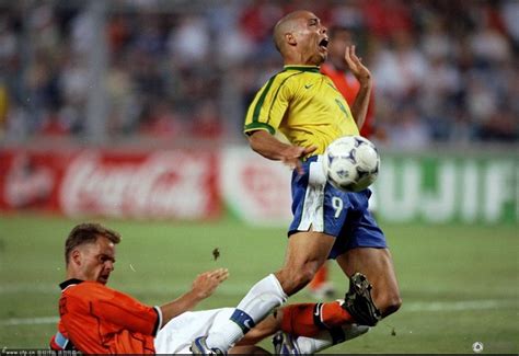 经典回顾 2010年世界杯四分之一决赛巴西vs荷兰 斯内德独造两球_腾讯视频