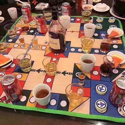 酒桌上活跃气氛的小游戏，20种活跃气氛的酒桌小游戏-风俗-火土易学