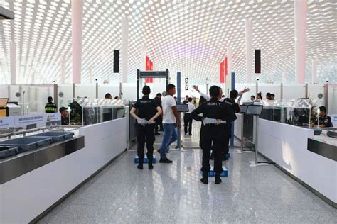 天津机场安检站举行移动X光机检查设备功能演练暨技能比武(图)-特种装备网