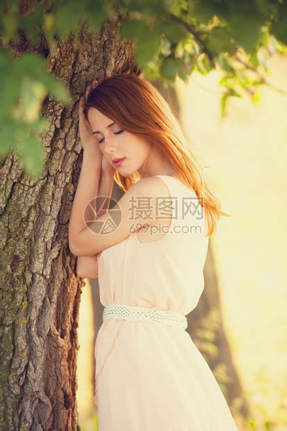非主流头像红发女孩