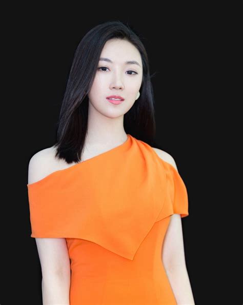 女演员菅纫姿，橘色长裙，优雅甜美写真图集