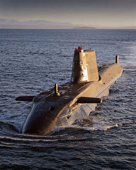 英国皇家海军最新一级的攻击核潜艇，大小与我国093型核潜艇相当