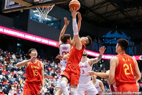 [男篮世预赛]中国男篮79比63战胜日本男篮_新浪图片