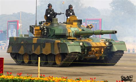 组图：国产MBT-2000坦克先进火控系统大解析_新浪军事_新浪网