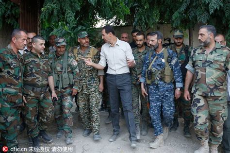 叙总统巴沙尔访问前线 与士兵共餐略显老态_手机凤凰网