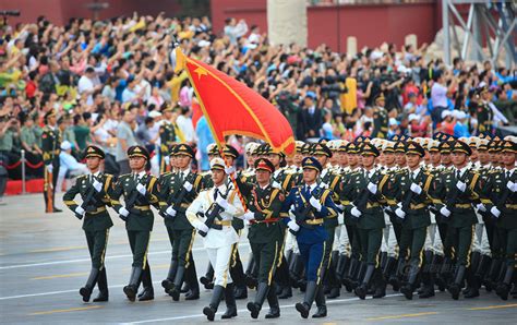 新中国70周年阅兵，解放军联合军乐团，热血战曲震撼人心！_新浪新闻