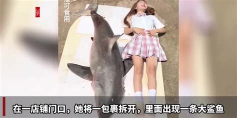 看了让人害怕！百万粉丝女网红烹食一整条鲨鱼，科普博主：这是濒危物种大白鲨！当地警方已介入_视频_网友_电影