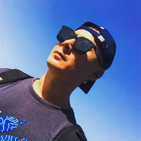 张朝阳非主流头像