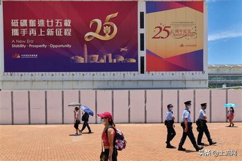 庆祝香港回归25周年冠名动车11号于上海首发_凤凰网视频_凤凰网