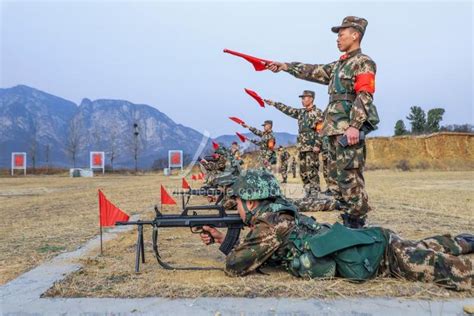 河南郑州：武警某部机动八支队严密组织实弹射击考核-人民图片网