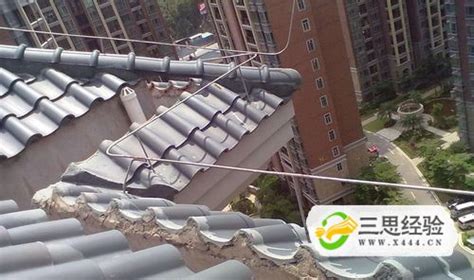 一种坡屋面屋脊防雷固定装置的制作方法