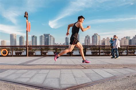炫彩创意跑步体育健身海报设计_红动网