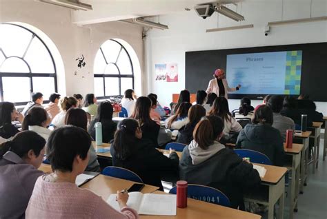 菏泽职业学院举行教师公开课观摩活动