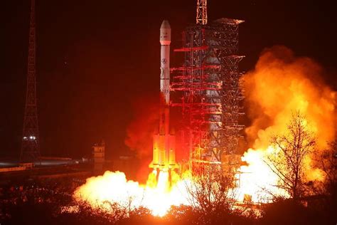 中国成功发射中星26号卫星-中新网