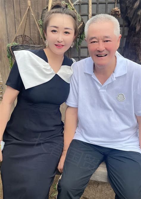 赵本山54岁妻子近照曝光，凭什么获得赵本山宠爱28年？