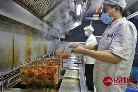 郑州堂食恢复近一周，餐饮市场回暖明显！多家餐企加强防疫措施，推出优惠活动-大河新闻