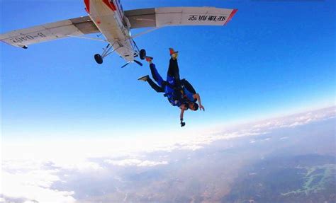 感受五种不同的跳伞体验，在上帝的角度俯瞰|跳伞|夏威夷|迪拜_新浪新闻