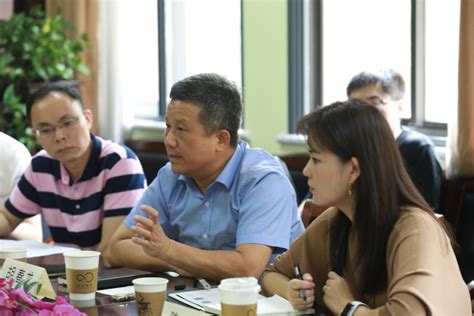广东清远国家高新区管委会副主任胡春龙一行 到全球创新资本研究院调研交流