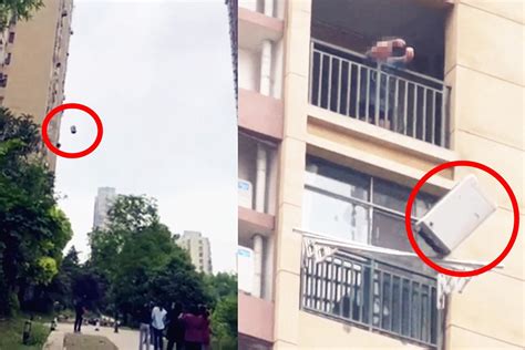 安徽一男子从40多米高阳台扔洗衣机！围观者：这是脑子有问题！_凤凰网视频_凤凰网