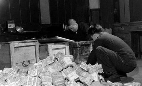 老照片：1948年老上海的通货膨胀有多严重？100元仅能买四粒大米