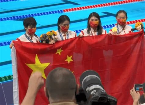 大运会中国游泳队首金！女子4×100米自由泳接力破赛会纪录夺冠|金牌|中国队|大运会_新浪新闻