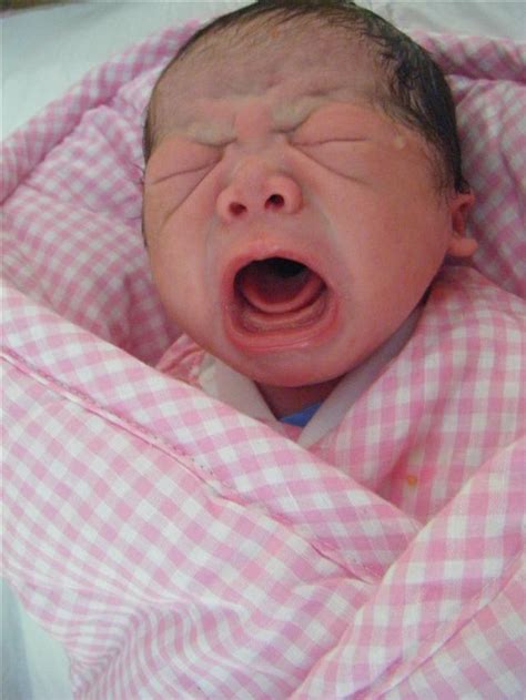 刚出生的婴儿，若有4种特点，说明娃发育的很好，家长不用担心_宝宝_时候_体重