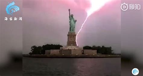 震撼！纽约自由女神像身后闪电划破长空 如灾难大片_中国网