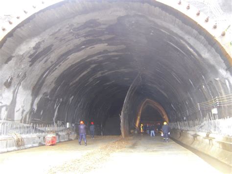 中国史上最难挖的一条隧道，隧道涌水竟然相当于10个西湖！_腾讯视频