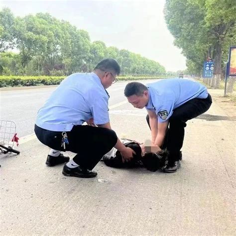 危急！邓州女子昏倒路边...|救护车_新浪新闻