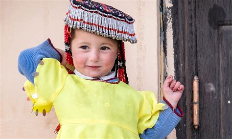 新疆塔吉克族漂亮小女孩，澄澈的眼睛，明媚动人