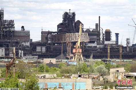 俄乌战争｜卫星显示亚速钢铁厂受损情况__财经头条