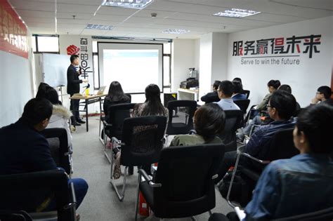 上海高级服装设计师培训周末班培训课程-上海电脑制图培训-CFW服装教培网