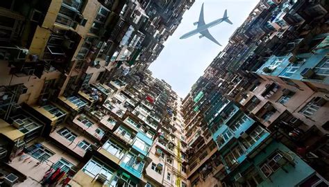 香港民调显示八成港人认为生活痛苦，住房难是主要原因