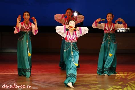 朝鲜平壤国家歌舞团的演出 - 舞蹈图片 - Powered by Discuz!