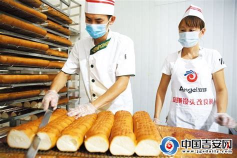 泰和县锦福食品厂正在加工生产学生营养面包_中国吉安网