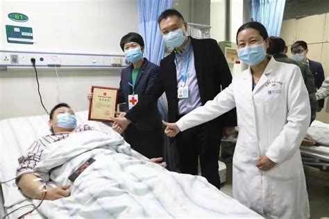 【今日头条-湖北之声】为生命接力 两名“90后”在武汉携手捐献造血干细胞 - 湖北省红十字会官网