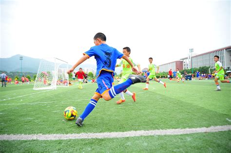 足球训练营海报设计图片下载_红动中国