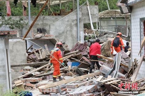 四川泸定6.8级地震：森林消防救援力量转移受灾群众_新浪图片