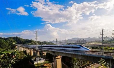 贵州第一条高铁线：凿了238个隧道架了510座桥，直接带动经济发展|贵州|高铁_新浪新闻