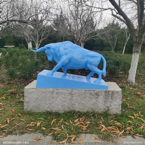玻璃钢牛雕塑，彩绘牛雕塑 - 河北卓景雕塑公司