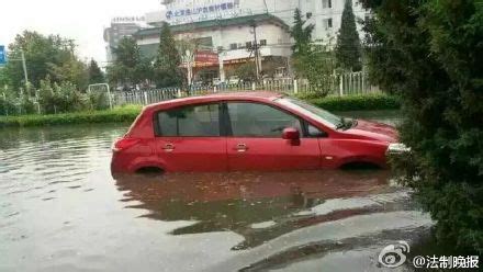 北京暴雨 门头沟区多辆车被水冲走 至少两死_凤凰网视频_凤凰网