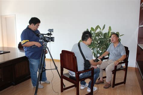 铜陵三中——教师节：三中两位优秀教师接受电视台采访