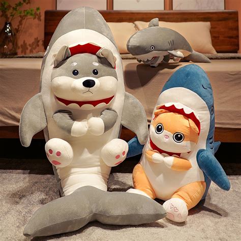 批发鲨猫鲨狗玩偶搞笑毛绒玩具娃娃沙雕搞怪鲨鱼bee公仔抱枕代发-阿里巴巴