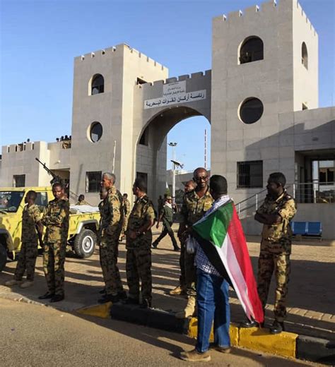 媒体：苏丹军事委员会主席提议在9个月内举行普选 - 2019年6月4日, 俄罗斯卫星通讯社