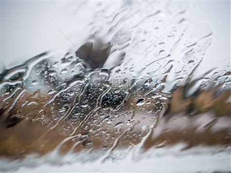 液体健康车窗上有雨滴的照片清除高清图片下载-正版图片307804460-摄图网