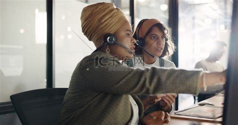 非洲客户服务机构的呼叫中心、培训和黑人女性教练招聘。高清摄影大图-千库网